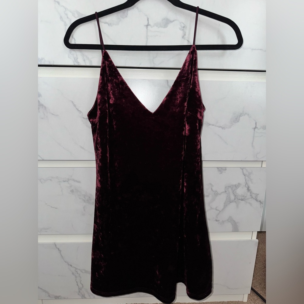 Kendall & Kylie Burgundy Wine Velvet Deep V-Neck Mini Dress Size M - Picture 4 of 4